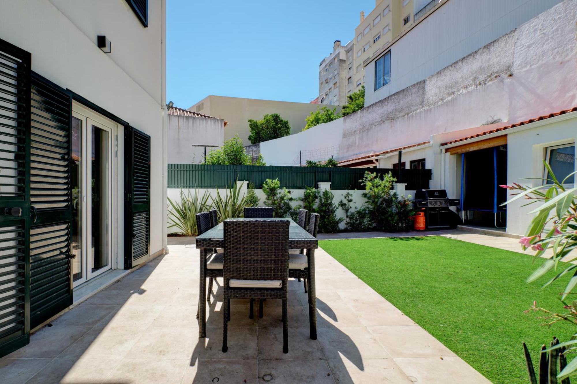 Comfortable Town House In Quiet Area By Lovelystay Lisbon Exterior photo